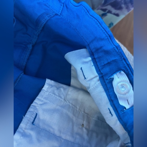 Vineyard Vines Boys Embroidered Pineapples Shorts - Picture 10 of 12